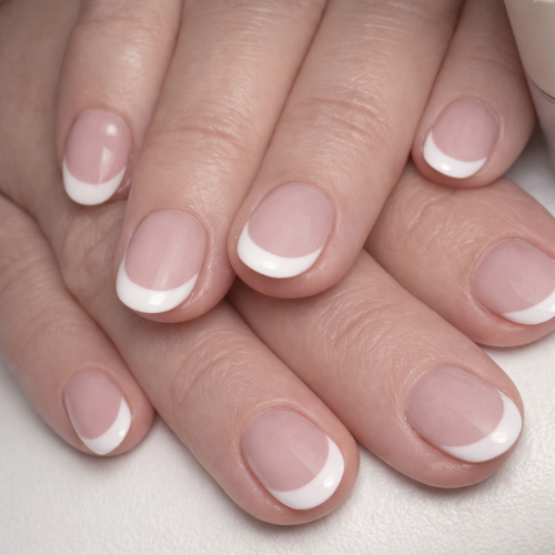 Edda Dipping Powder Farbe auf Nägeln