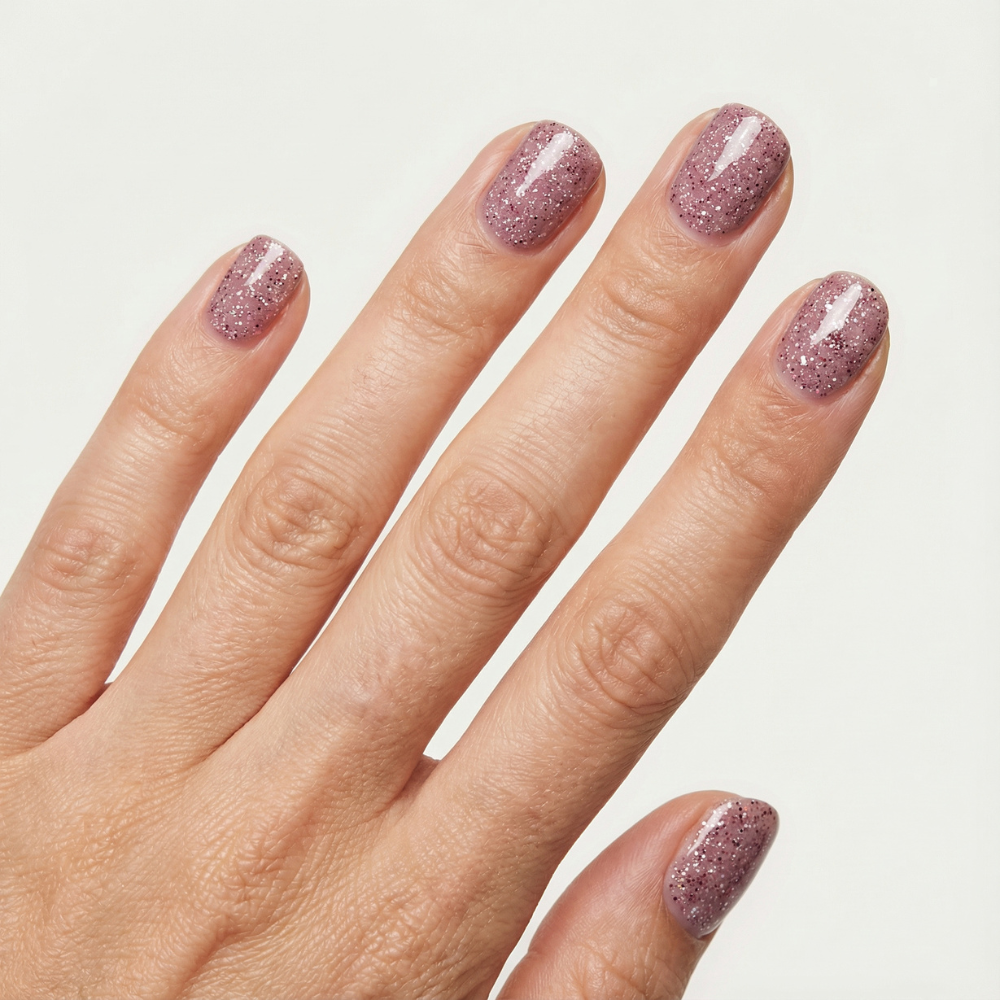 Priscilla Dipping Powder Farbe auf Nägeln