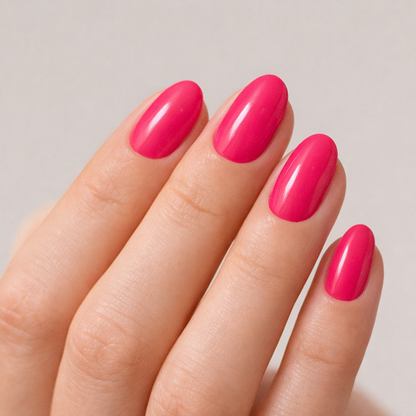 Agathe Dipping Powder Farbe in leuchtendem Pink auf Nägeln