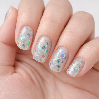 Alva Dipping Powder Farbe auf Nägeln