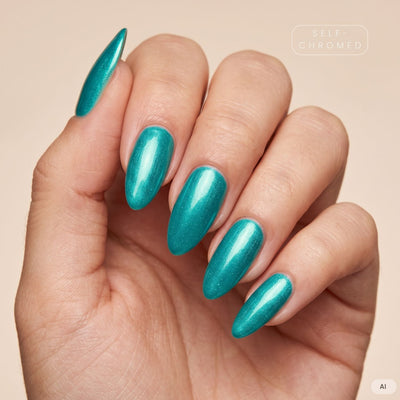 Elina Nail Dipping Powder Farbe gechromt auf Nägeln 