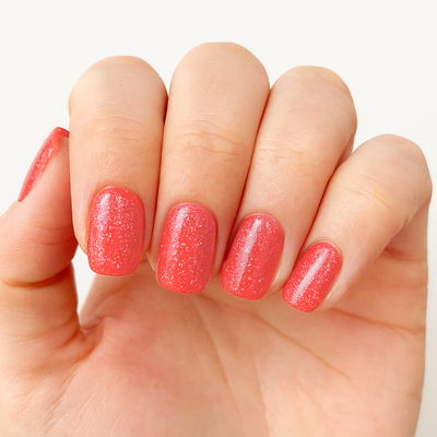Erni Dipping Powder Farbe auf Nägeln