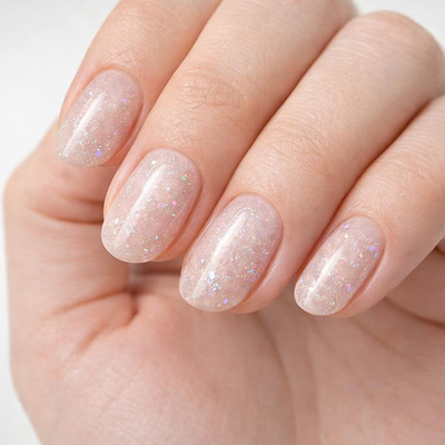Linda Dipping Powder Farbe auf Nägeln
