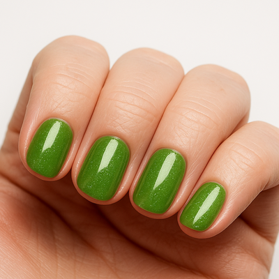 Esmé Dipping Powder Farbe auf Nägeln