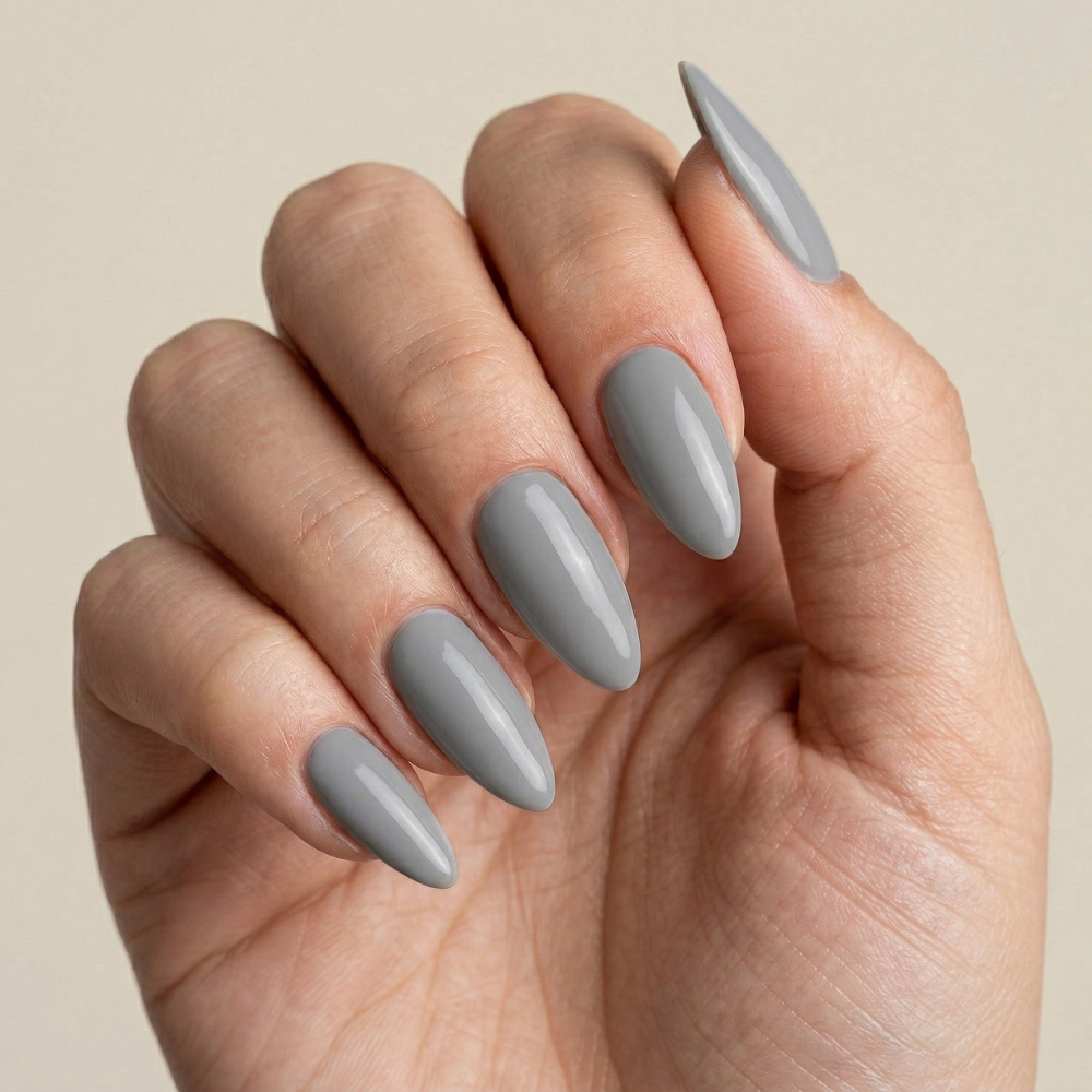 Saria Dipping Powder Farbe auf Nägeln