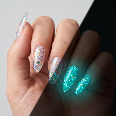 Vivi Dipping Powder Farbe auf Nägeln - Glow In The Dark