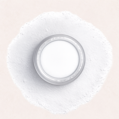 Mary weißes Dipping Powder im geöffneten Tiegel